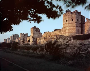 Muro de Teodosio, construido durante el reinado de Teodosio II (408-50) en 412-22 d.C.